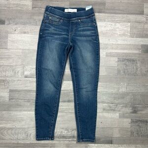 Signature by Levi Strauss Totally Shaping Pull-On Skinny Jeans